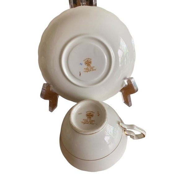 Vintage Victoria C & E Bone China English Rose Teacup & Saucer Chintz England - Picture 12 of 13